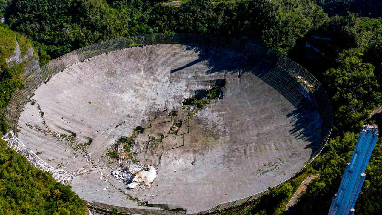 eingestürztes Arecibo-Teleskop