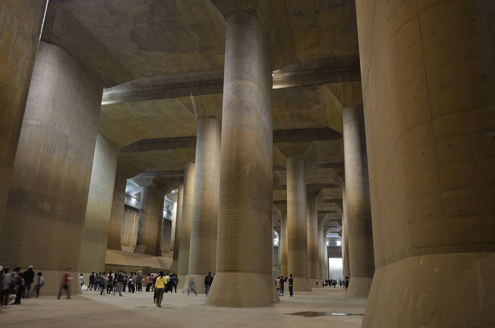 Metropolitan Area Outer Underground Discharge Channel pressure control water tank