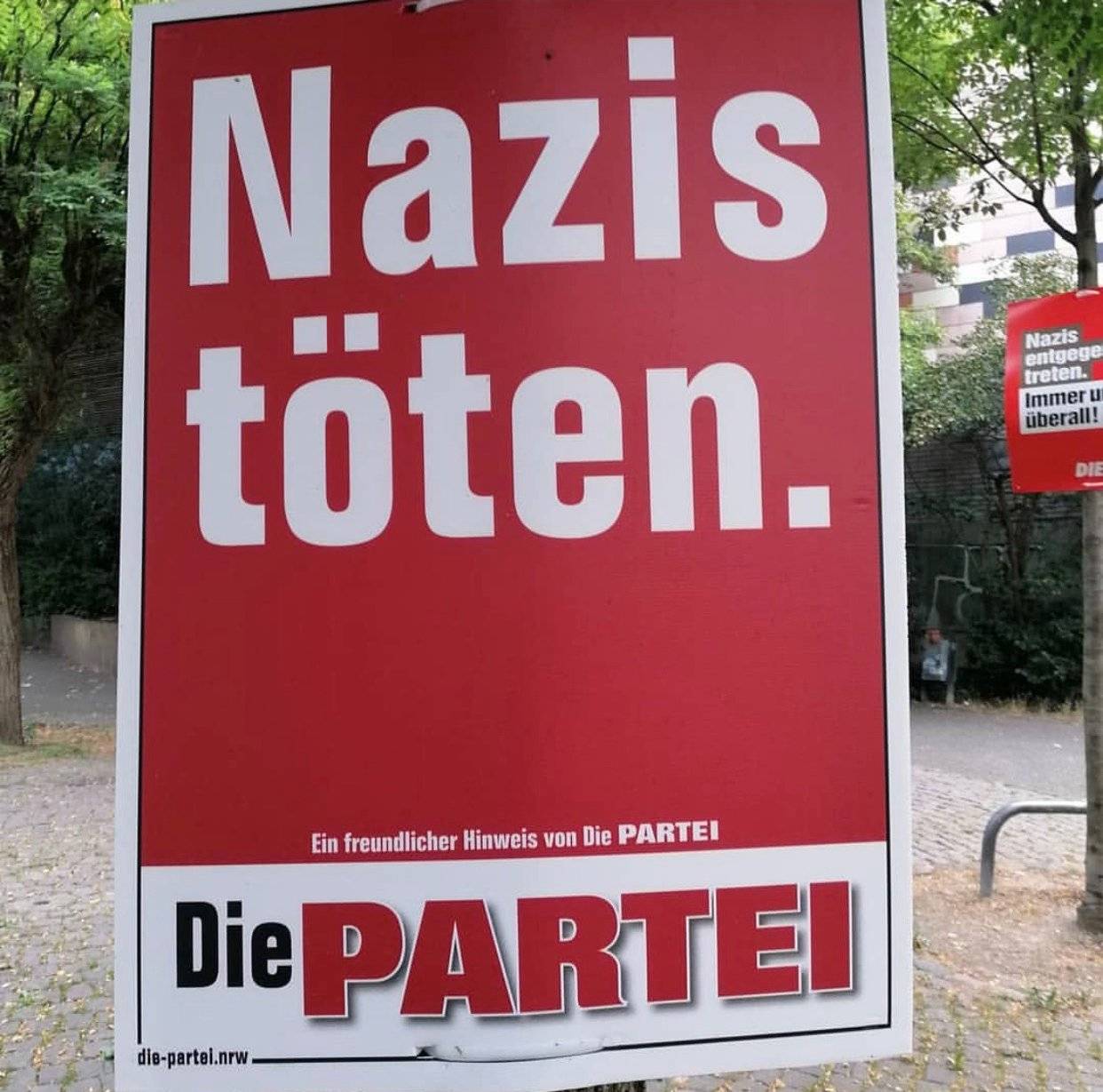 Wahlplakat mit dem Slogan „Nazis töten“