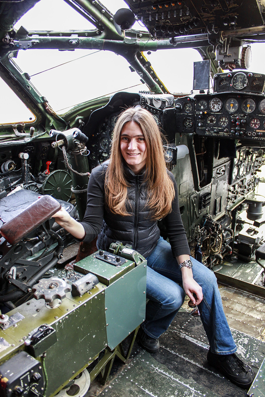 Maria Karmanova im Cockpit ihrer Tu-104A