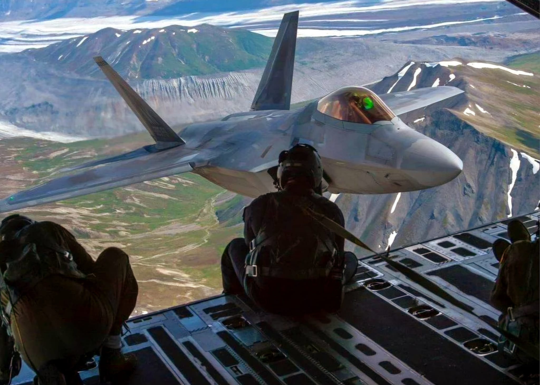 F-22 very close in flight
